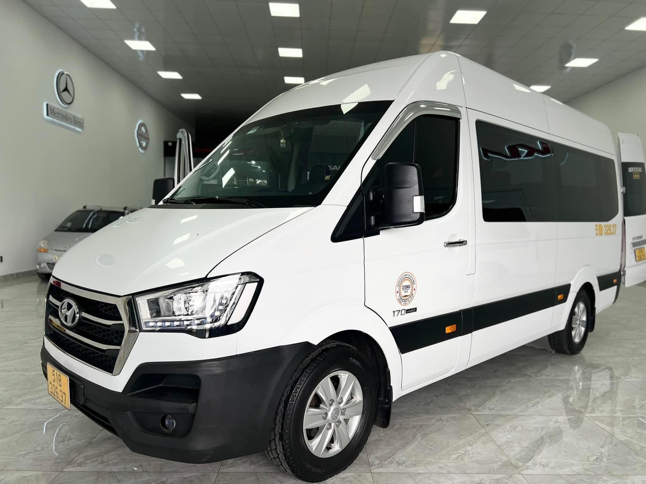 Cho thuê xe 16 chỗ đưa đón sân bay Tân Sơn Nhâ TP.HCM