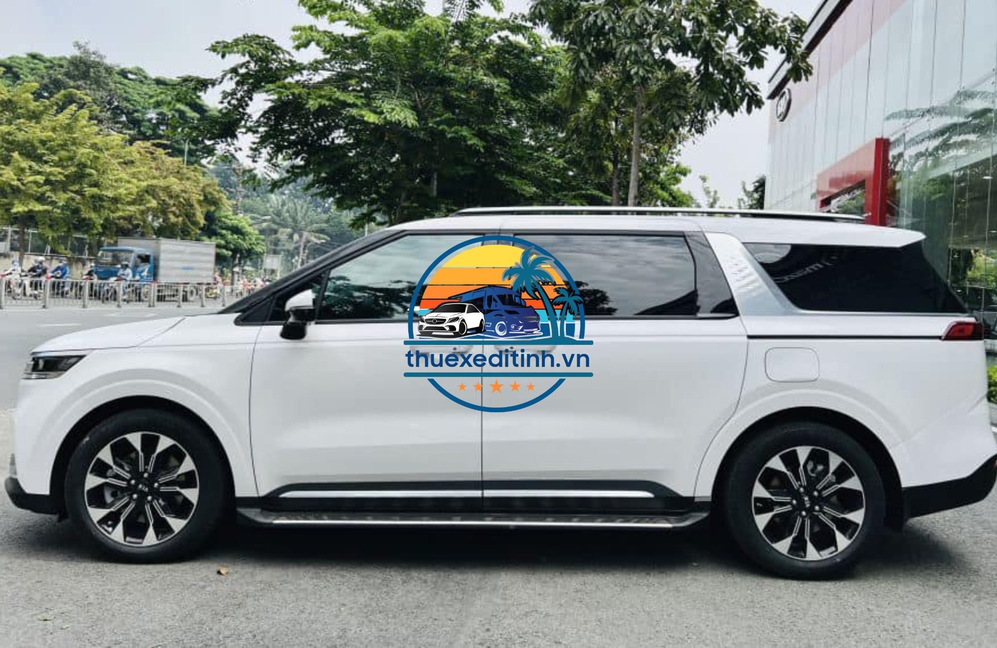 Thuê xe 7 chỗ Kia Carnival theo ngày tại TP.HCM