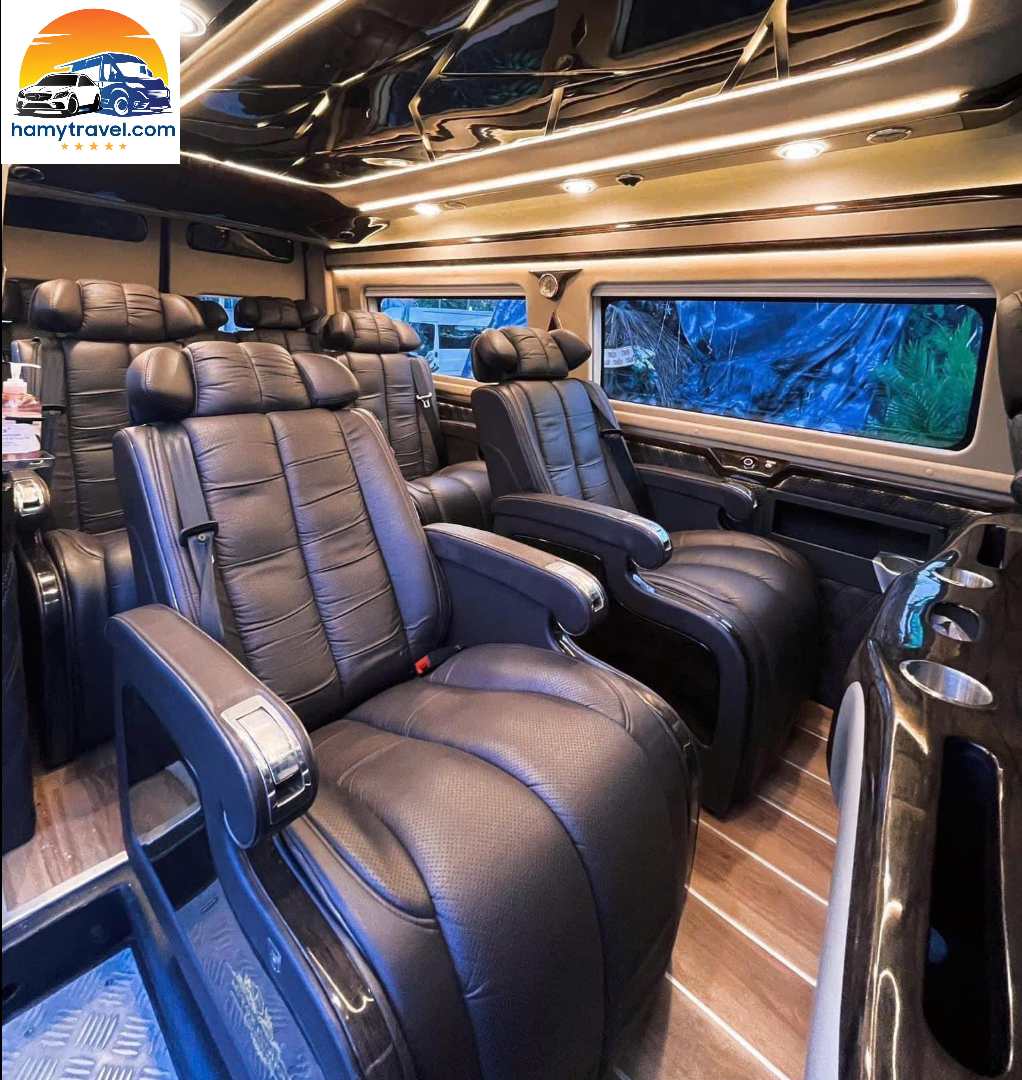 bên trong xe limousine