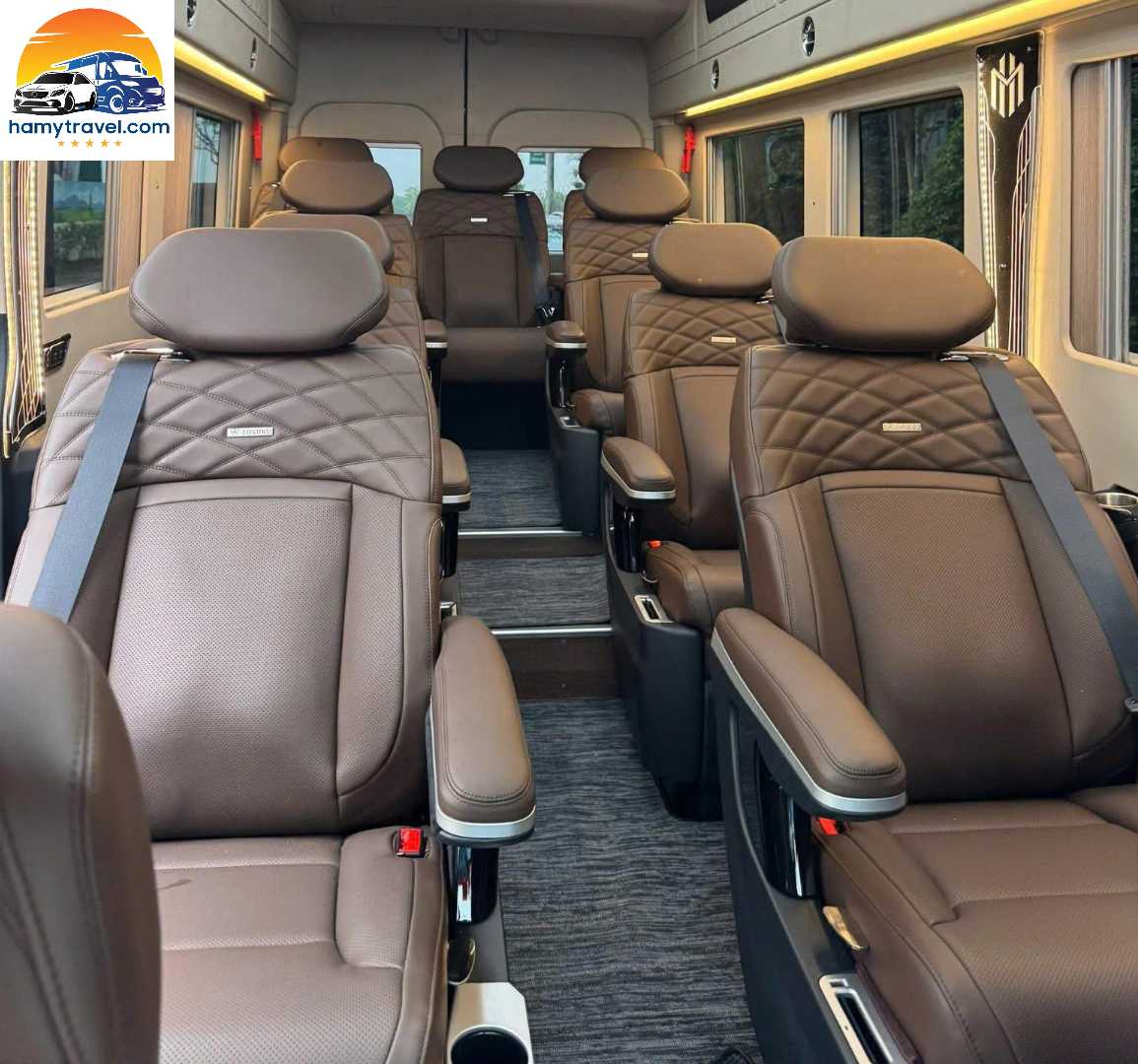 bên trong xe limousine