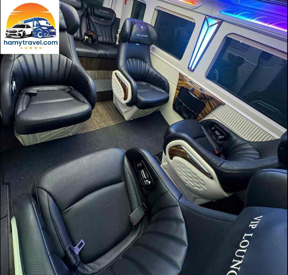 bên trong xe limousine