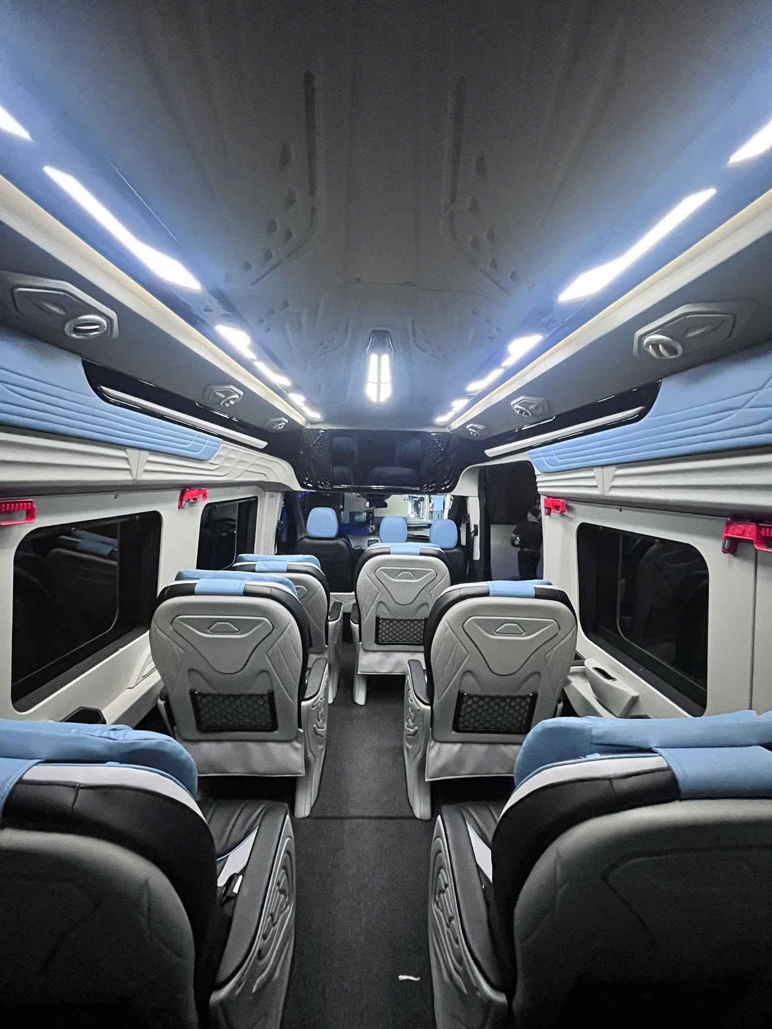Thuê xe Limousine 9 chỗ Thuê xe Limousine 9 chỗ