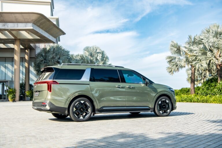 Kia-Carnival-2024-AutonetCopy-of-Canival-Premium-xanh-7