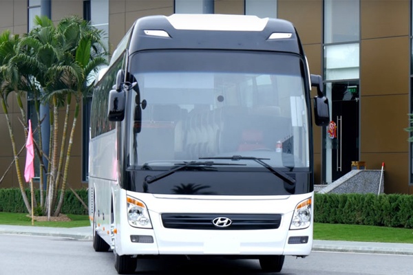 khung-kinh-chan-gio-lien-tam-ban-lon-xe-khach-50-cho-hyundai-universe-premium
